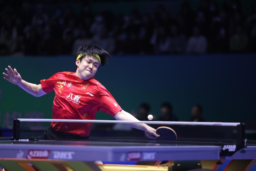 足球中超球队进入封闭训练，外界高度关注